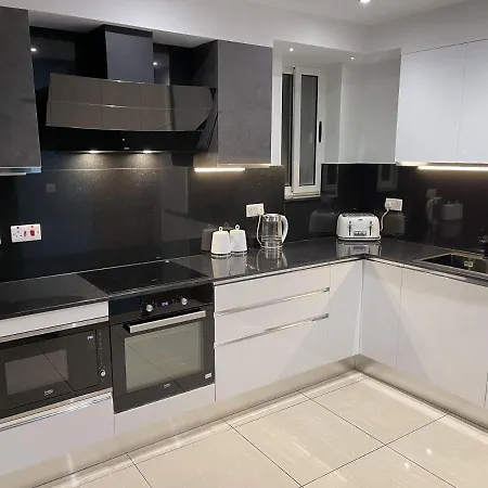 Spinola Bay - St Julians Near Prime Location Apartment